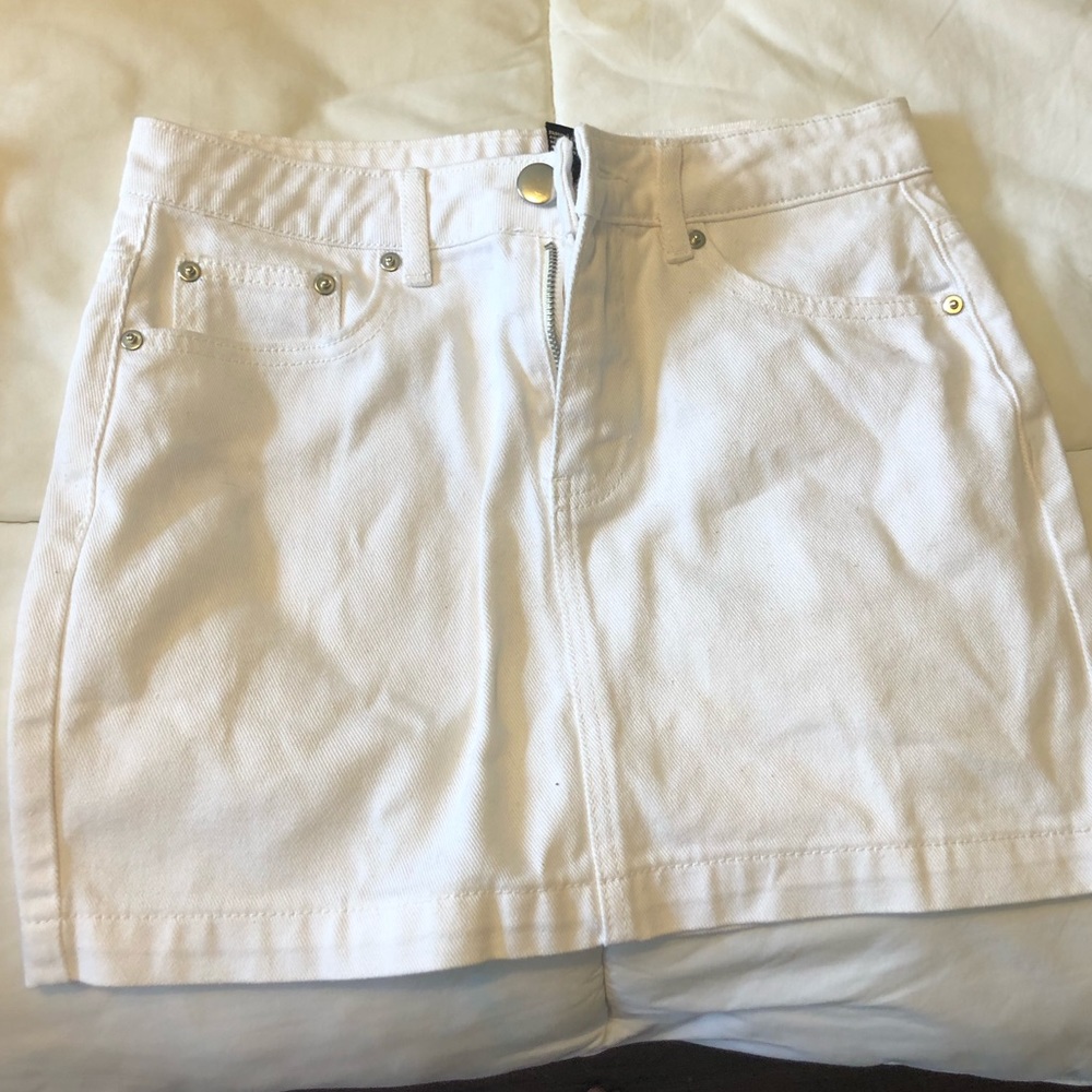 White denim skirt